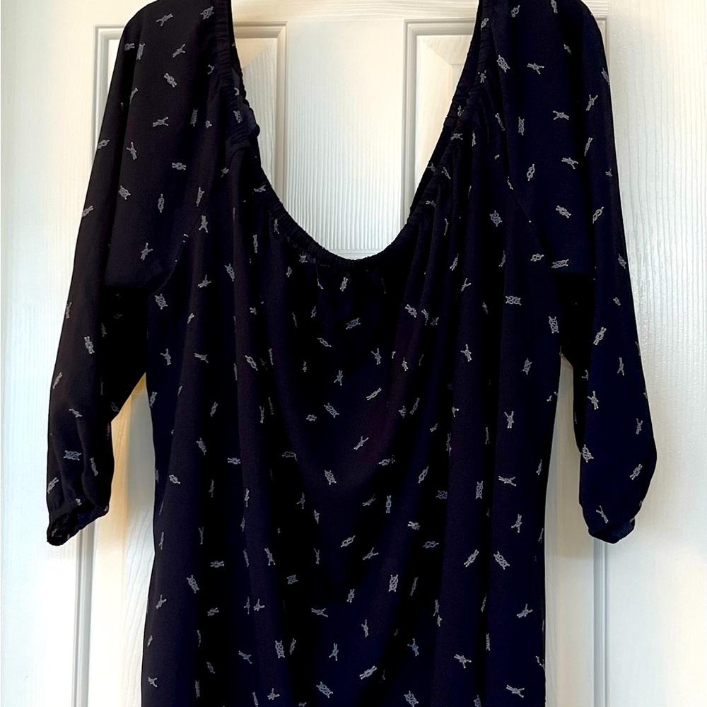 Daniel Rainn top, size 3x, 30” length.